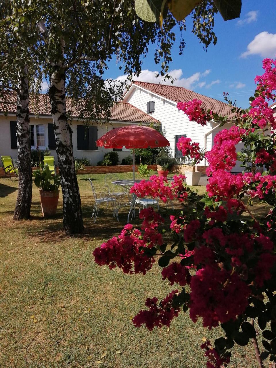 Chambres D'hotes Le Clos de la Presle — 4-Star Luxury Hotel in Saint-Georges-Haute-Ville, France