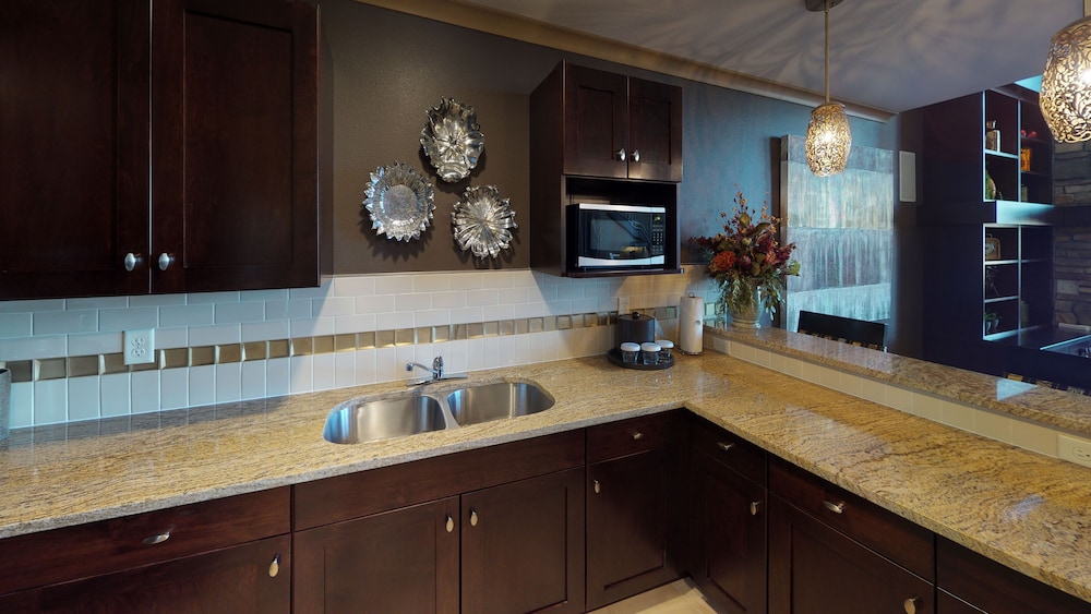 ClubHouse Hotel & Suites Fargo - photo 18
