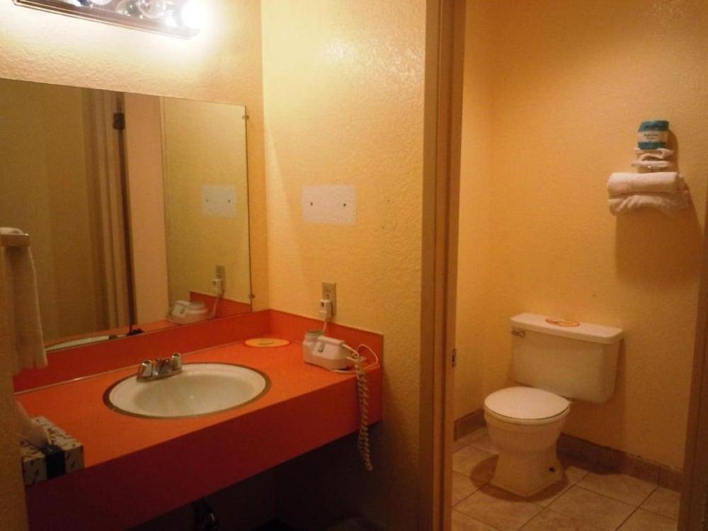 Red Lion Inn & Suites Yakima - photo 8