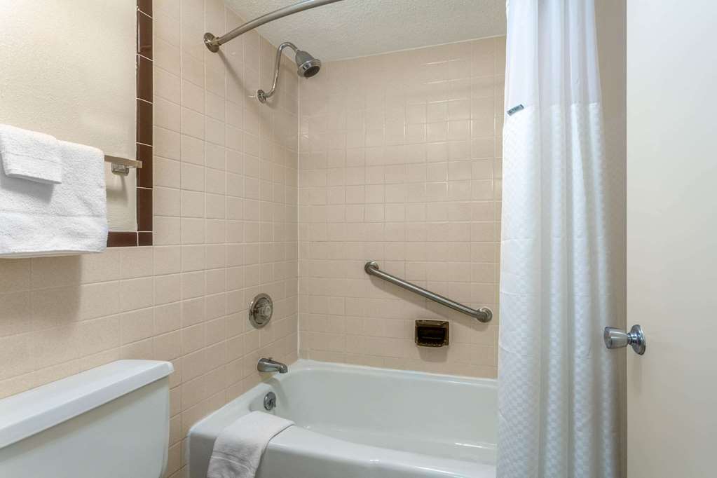 Days Inn by Wyndham Breezewood - photo 5