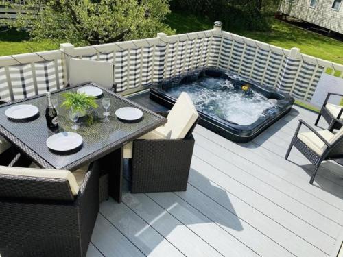 Prime Location & Luxurious Hot Tub in Lincoln, United Kingdom