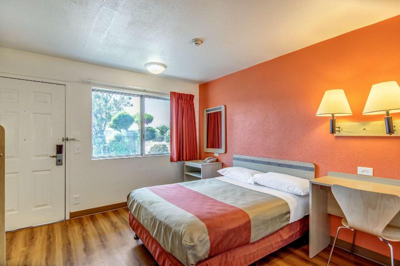 Super 8 by Wyndham Tracy - photo 15
