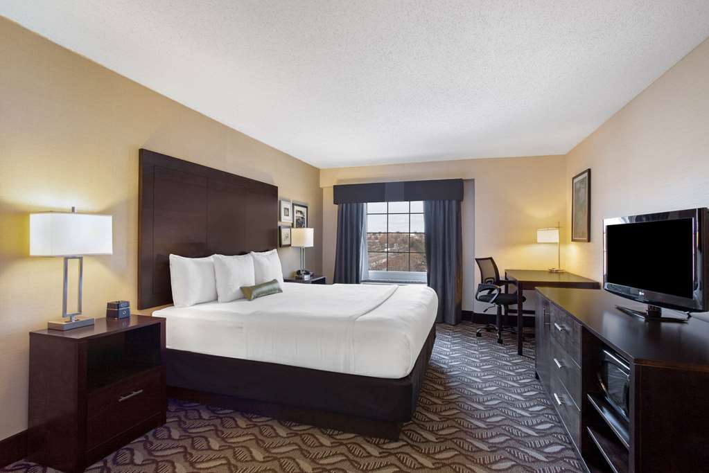 La Quinta Inn & Suites by Wyndham Springfield MA - photo 15