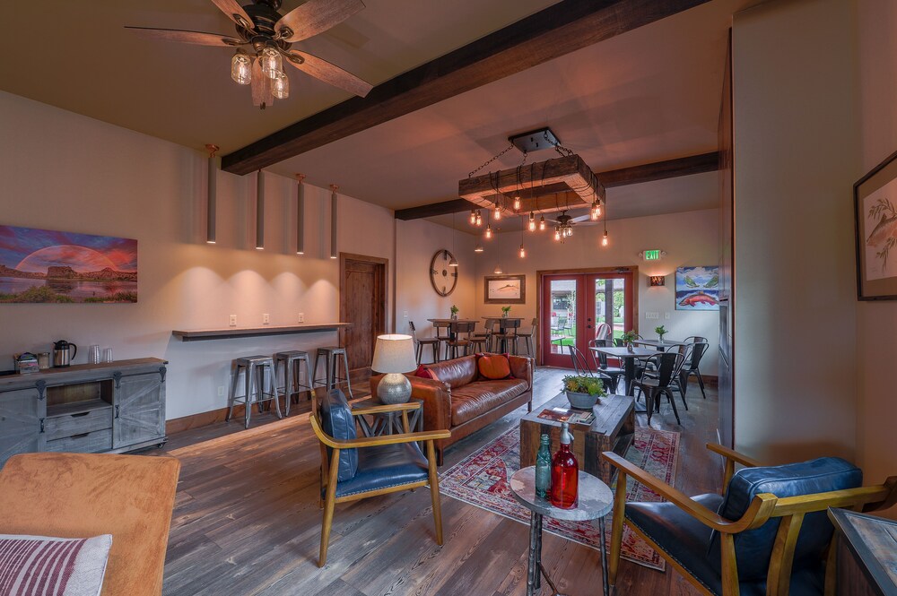 Golden Stone Inn - photo 43