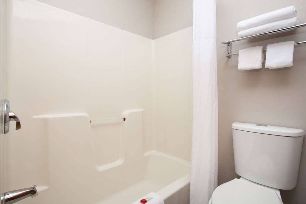 Days Inn by Wyndham Kansas City International Airport - photo 23