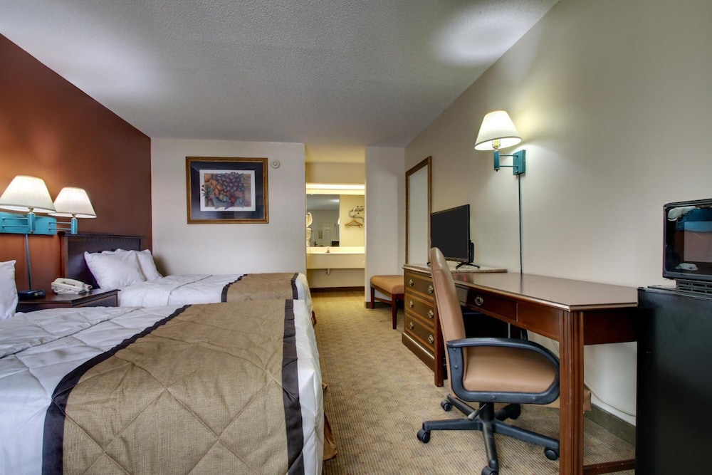 Key West Inn Lafayette - photo 8