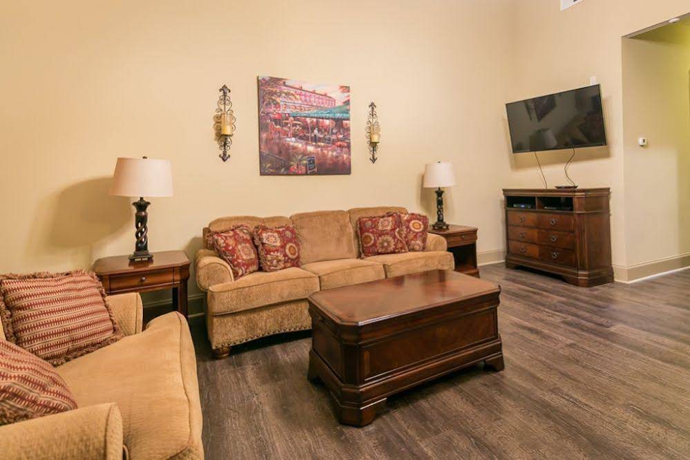 Hosteeva Baronne Street Suites - photo 30