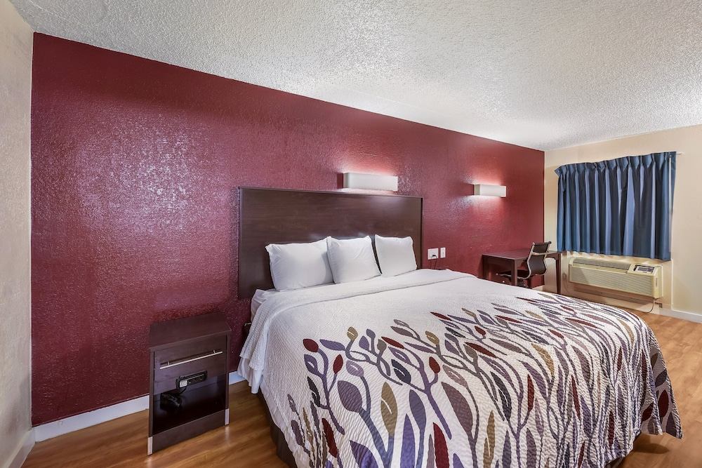 Red Roof Inn Plano - photo 8