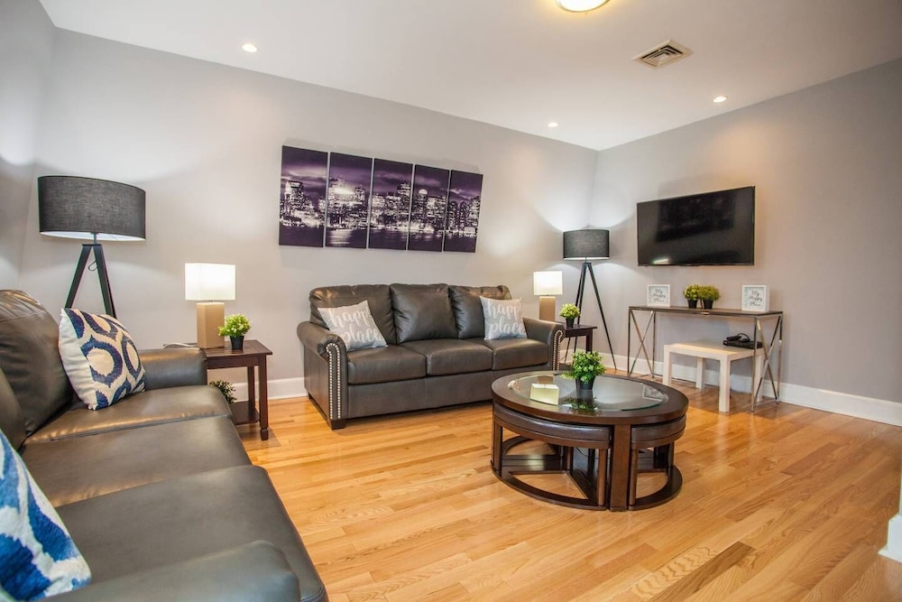 Central Boston 5 Bed 2 Bath North End sleeps 10 - photo 21