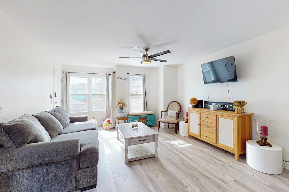 Stroll to Shore and Mission Blvd Dog Friendly Home — 4-Star Luxury Hotel in San Diego, United States
