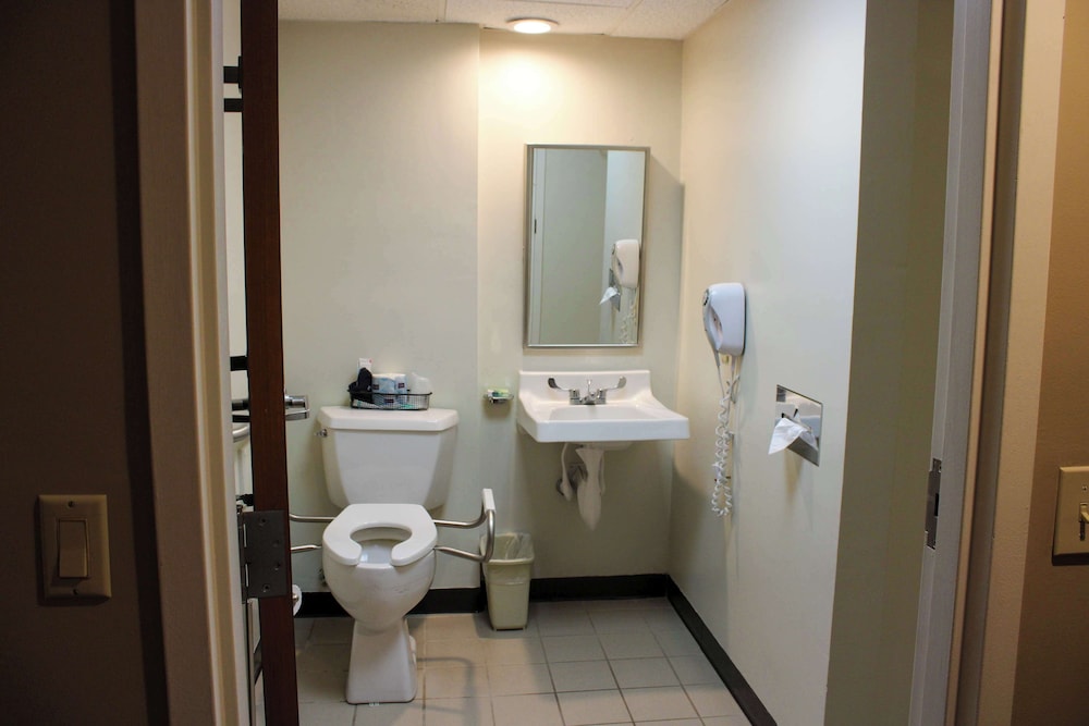 Fireside Inn & Suites Gilford - photo 40