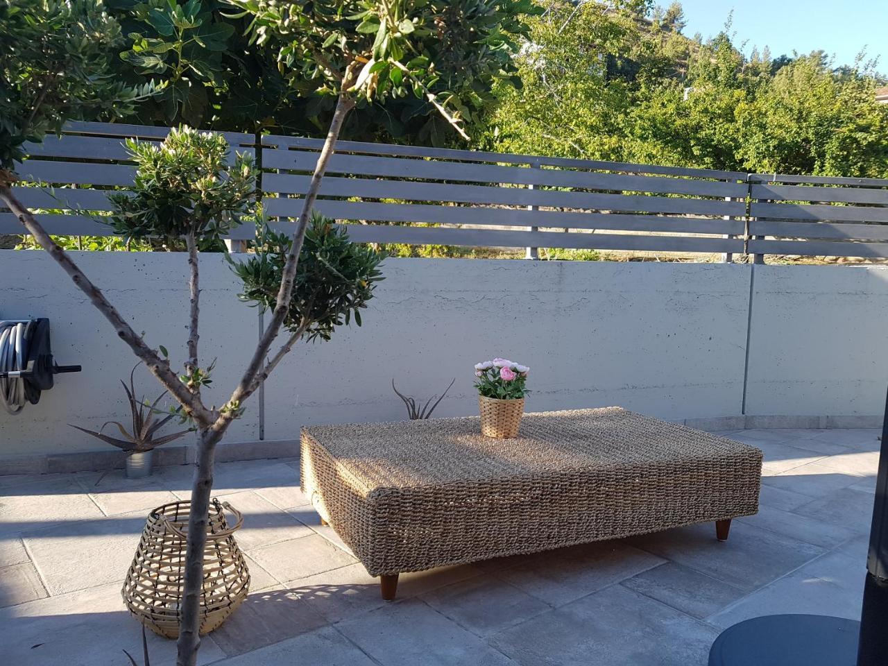 Evmelia Kakopetria Suites