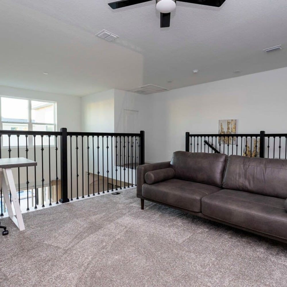 Spacious Comfy Retreat Prime Location Amazing - photo 17