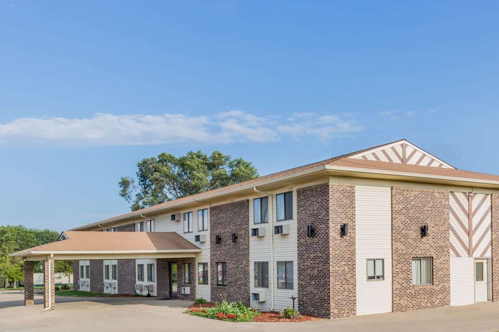 Super 8 by Wyndham Madison South Dakota - photo 3