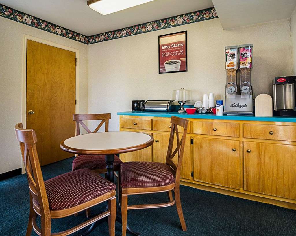 Econo Lodge Richmond North - photo 25