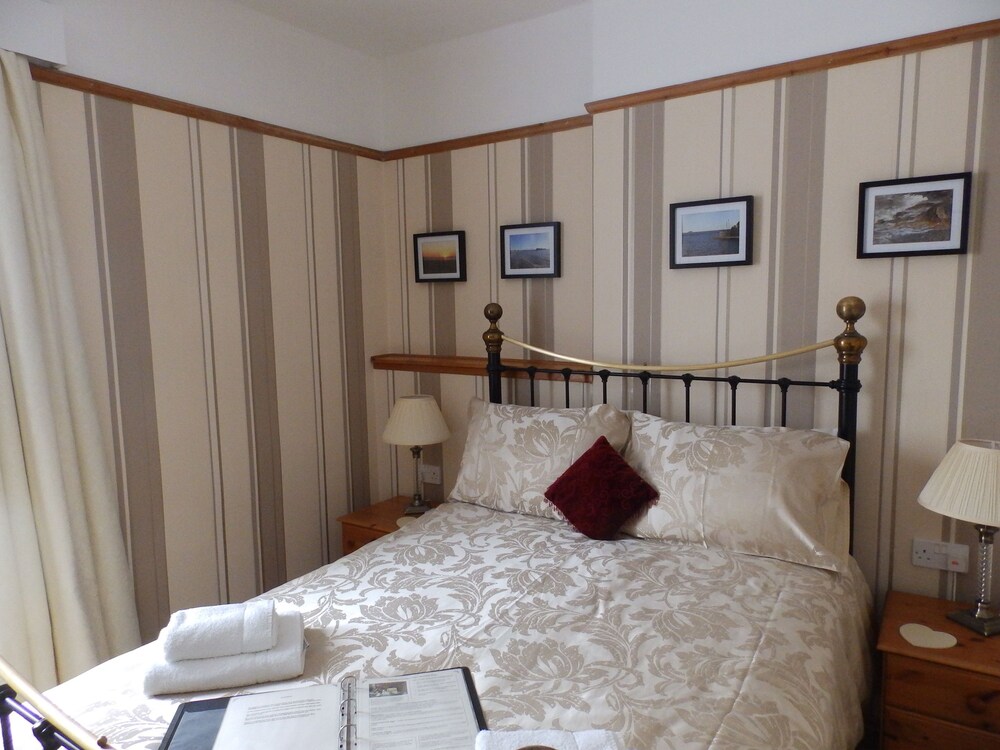 Linden Lodge Guest House — 4-Star Luxury Hotel in Weston-Super-Mare, United Kingdom