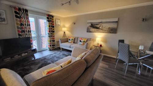 Peaceful Waterfront Apartment Private Parking Hull Marina — 4-Star Luxury Hotel in Kingston Upon Hull, United Kingdom