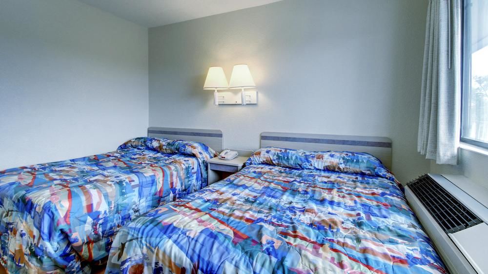 Motel 6 Manhattan - photo 11