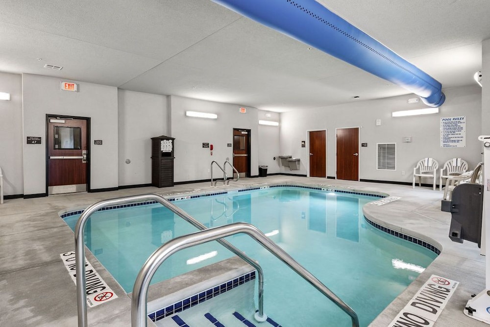 Cobblestone Hotel & Suites Mosinee - photo 65