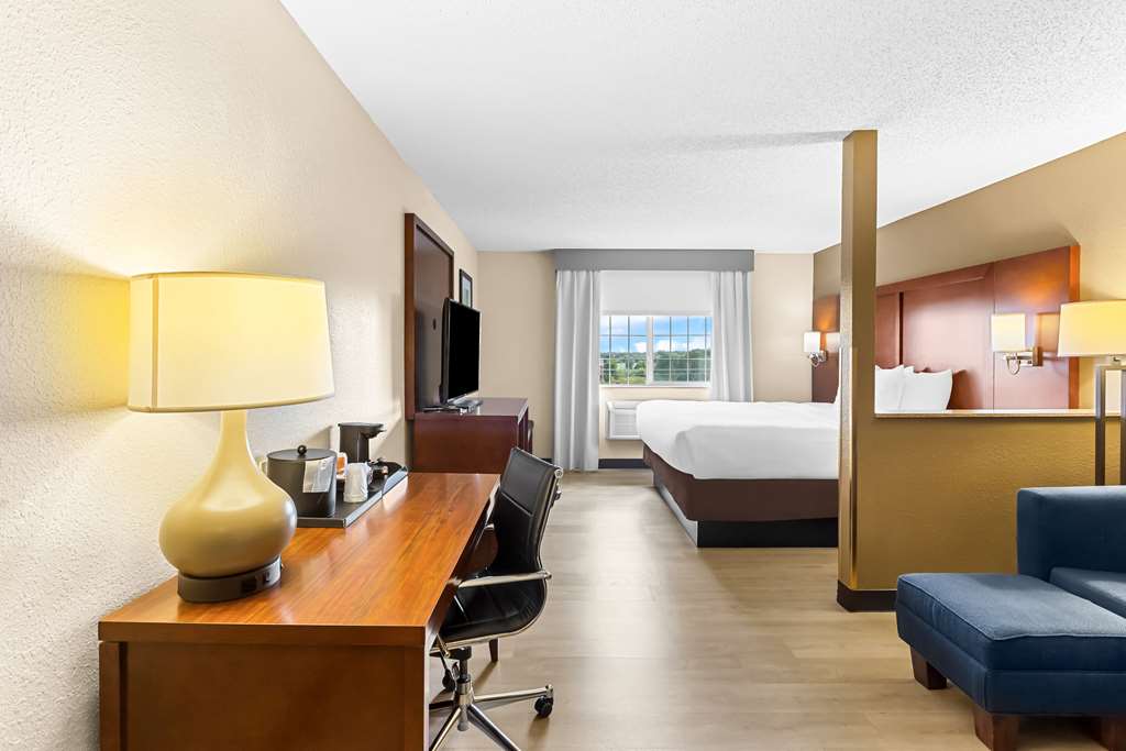 Comfort Suites Grayslake near Libertyville North - photo 34