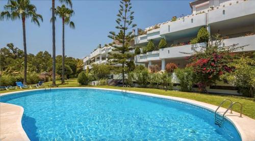 Penthouse Balcon De Puente Romano With Sea Views — Marbella