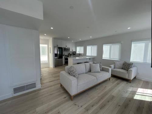 MB Modern Sand Section Sea View — 4-Star Luxury Hotel in Manhattan Beach, United States