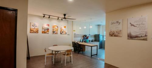 5 Loaves 2 Fishes Roomstay Opposite Gh — Kuching