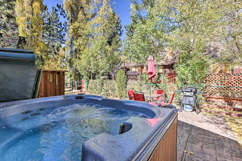 Half mi to Bear Mtn Ski Resort: Cabin w Hot Tub - photo 14
