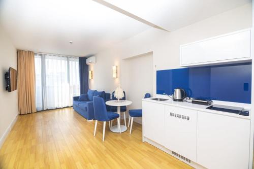 Sunny Apartment In Orbi C Block