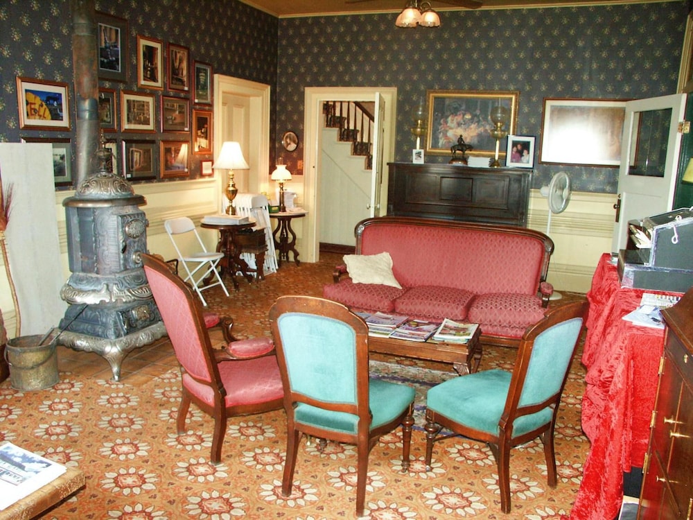 Bridgeport Inn - photo 25