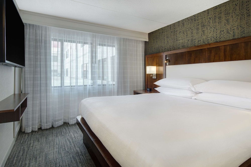 Embassy Suites by Hilton Detroit Metro Airport - photo 8