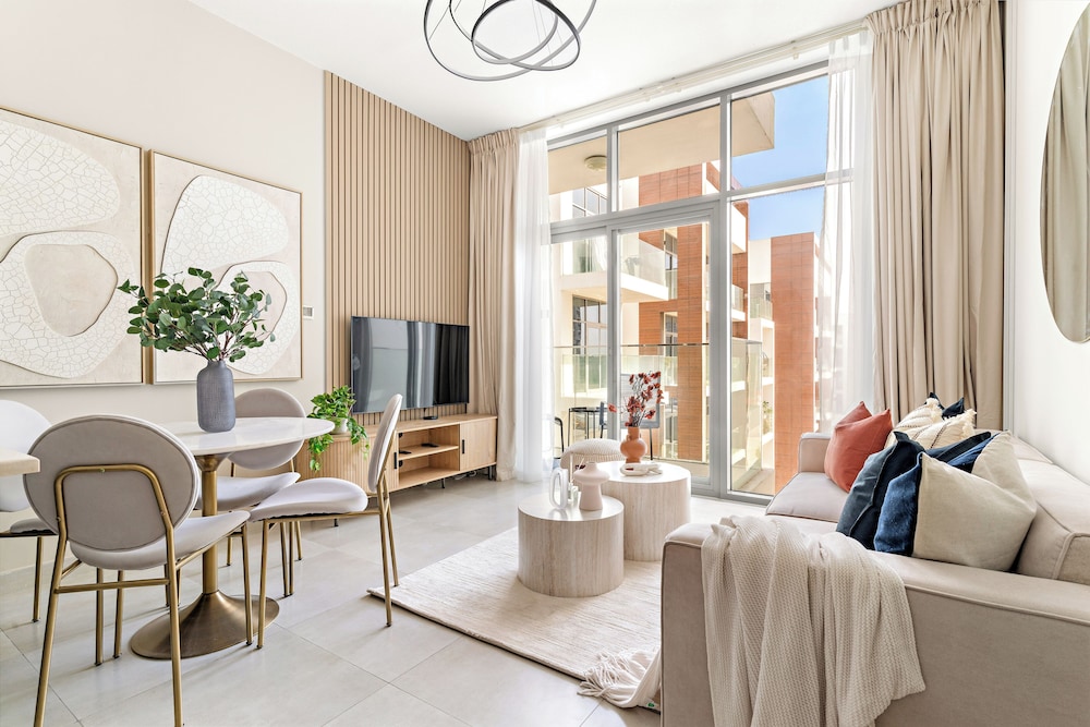 Silkhaus Pantheon Elysee I — 4-Star Luxury Hotel in Dubai, United Arab Emirates