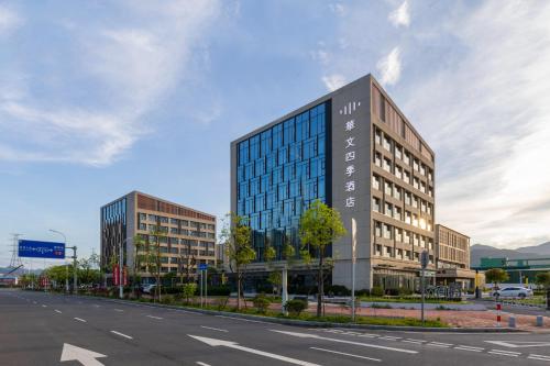 Zhaoqing Huawen Four Seasons Hotel in Zhaoqing, People's Republic of China