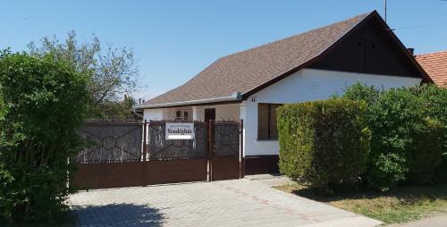 Feszty fészek Vendégház — 4-Star Luxury Hotel in Tiszafured, Hungary