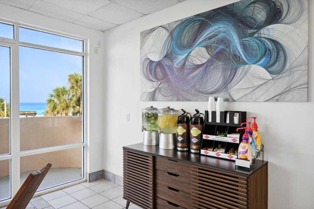 Holiday Terrace Beachfront Hotel a By The Sea Resort - photo 4