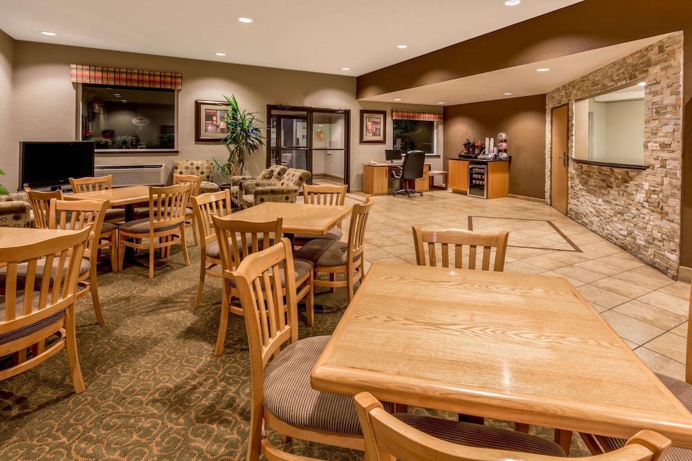 Super 8 by Wyndham Woodburn - photo 5