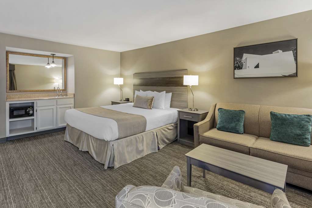 Best Western Plus Executive Inn - photo 32