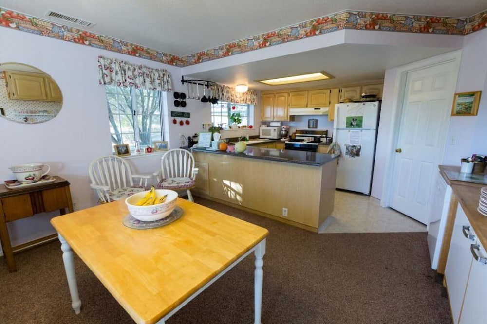 Apple Blossom Inn - photo 48