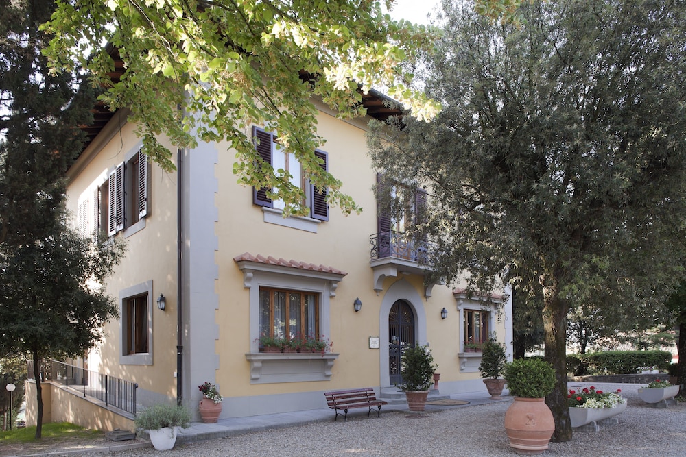 Villa Saulina Resort Hotel — 4-Star Luxury Hotel in Lastra A Signa, Italy