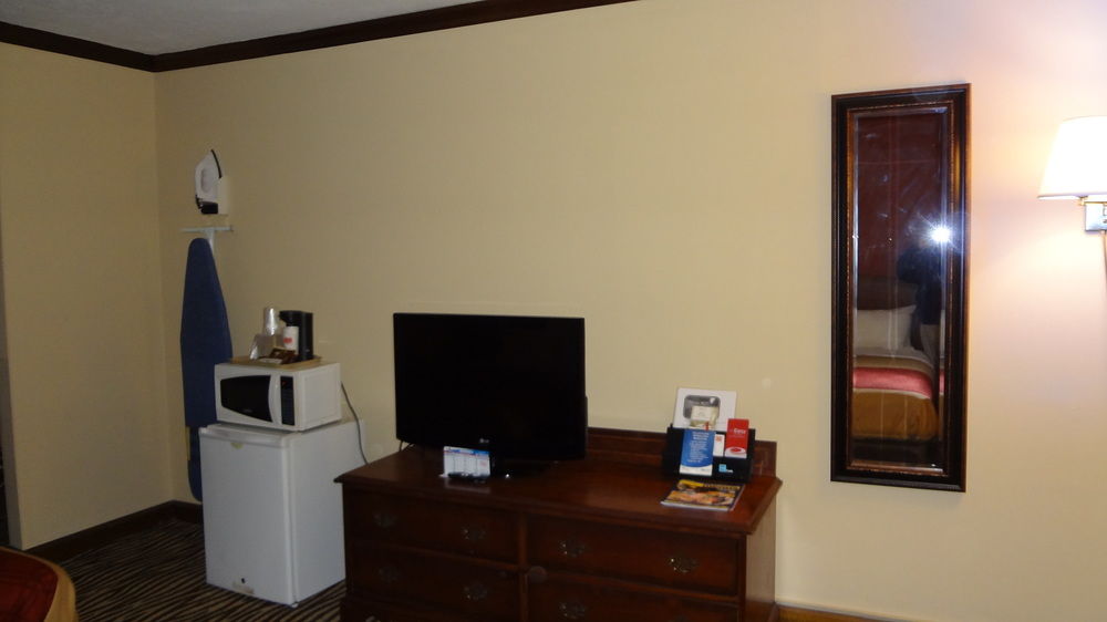 Econo Lodge Colonial - photo 10