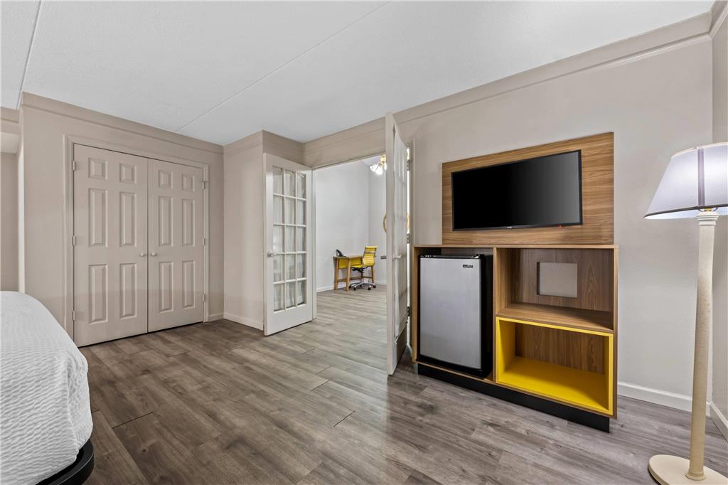 Days Inn by Wyndham Birmingham West - photo 33