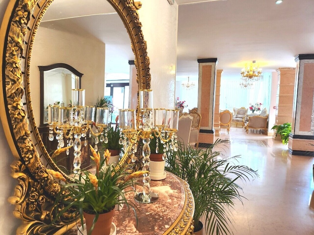 Hotel Royal — hotel in Ivry-Sur-Seine