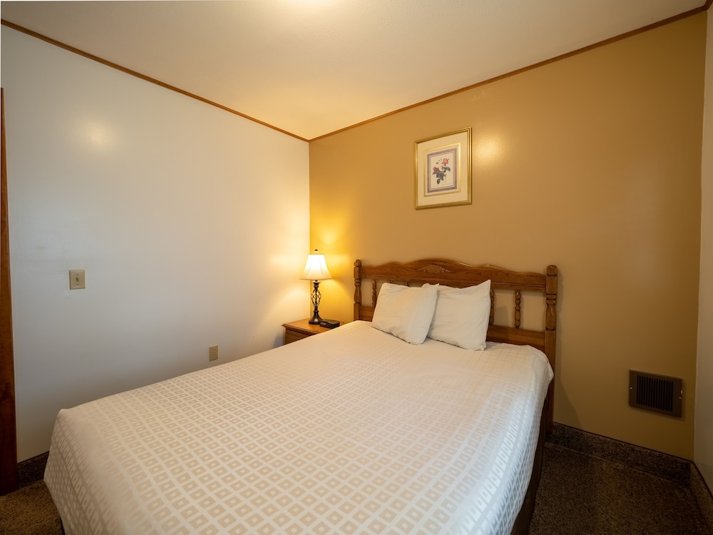 Lake 'N Pines Motel - photo 21
