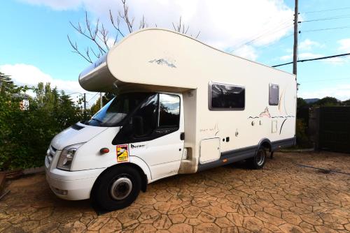Autocaravana en La pedriza in Manzanares El Real, Spain
