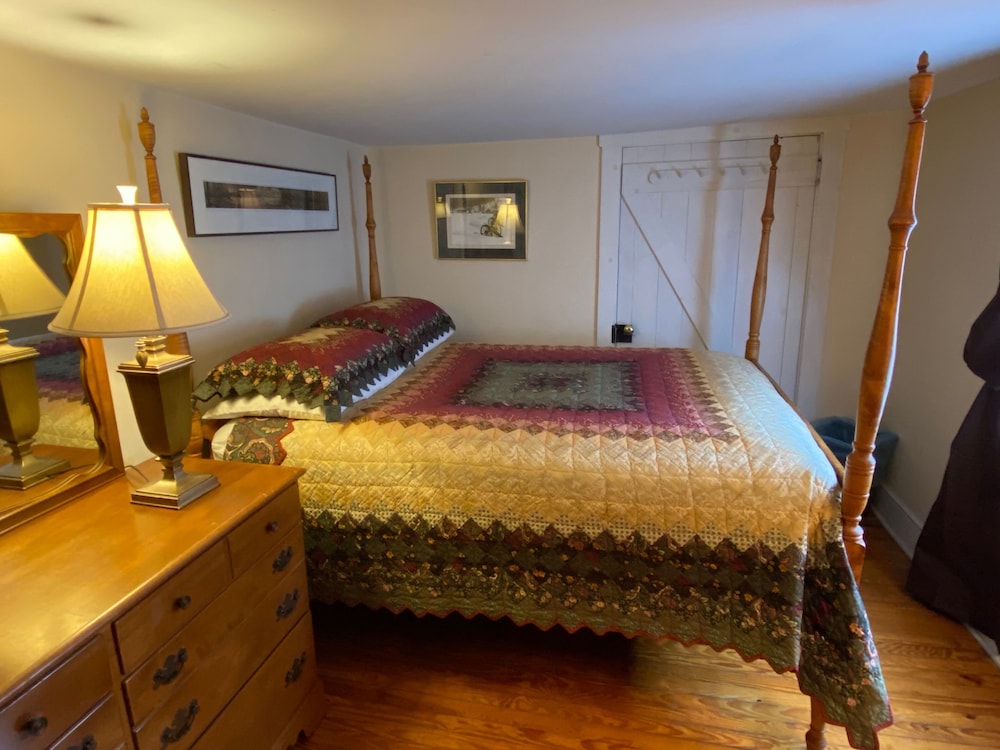 Inn at Lincoln Square - photo 11