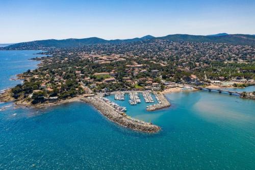 Bright studio with BALCONY 400m from the BEACH in Frejus, France