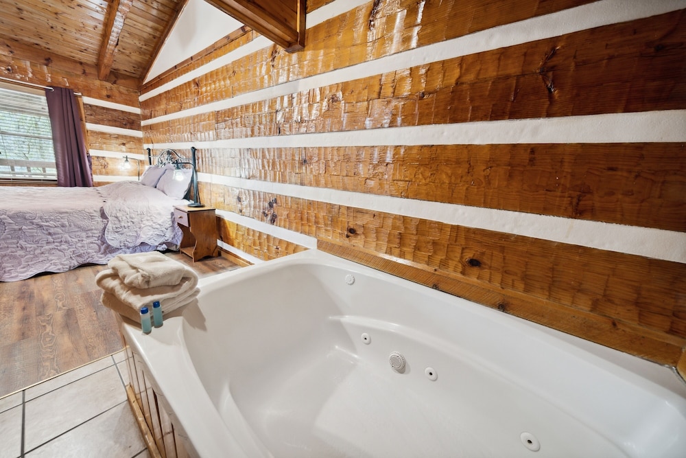 A Lover's Paradise 1 Bedroom Cabin Heavenly Views Resort - photo 12