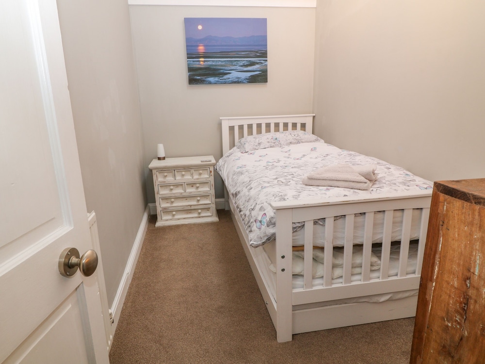6 Milton Place — Bideford — photo 2