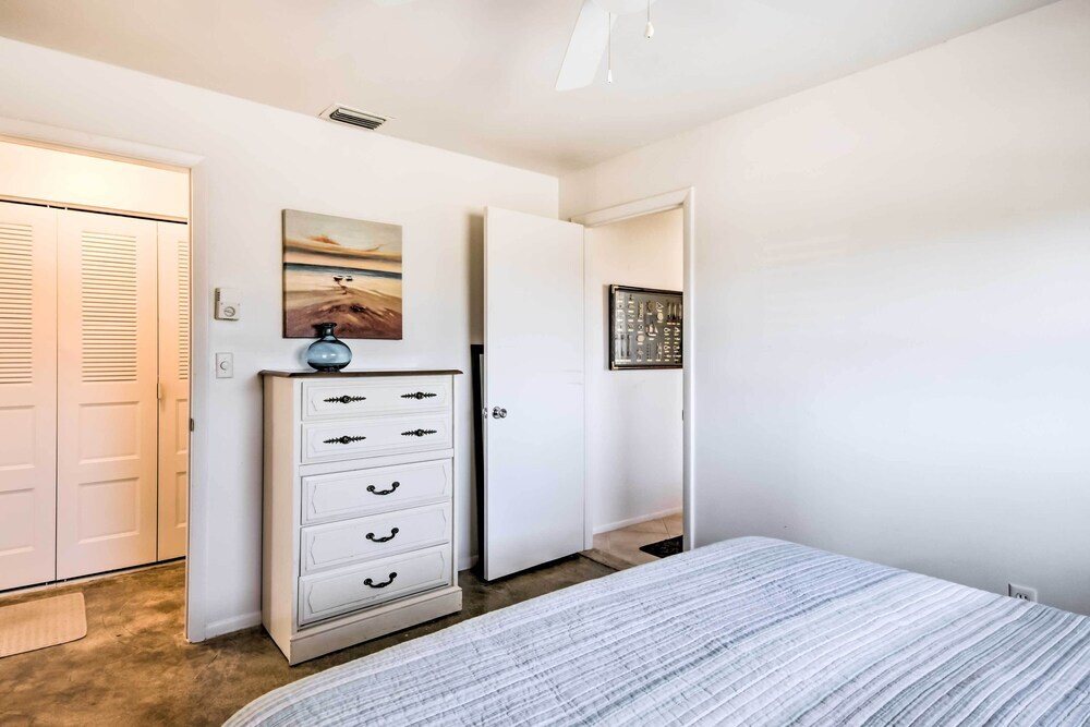 Breezy Marco Island Home with Pool Walk to Beach — 4-Star Luxury Hotel in Marco Island, United States