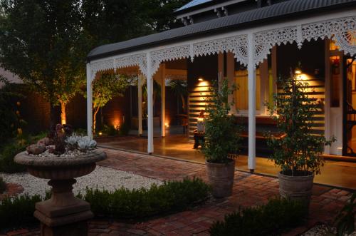 Clement House — 4-Star Luxury Hotel in Benalla, Australia